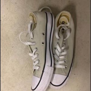 Women’s Chuck Taylors